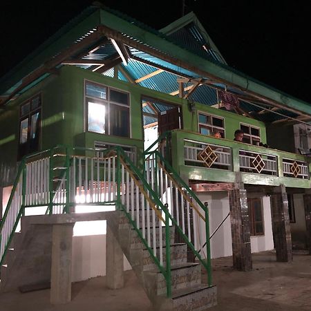 Dua Putri Komodo Homestay Ngoại thất bức ảnh