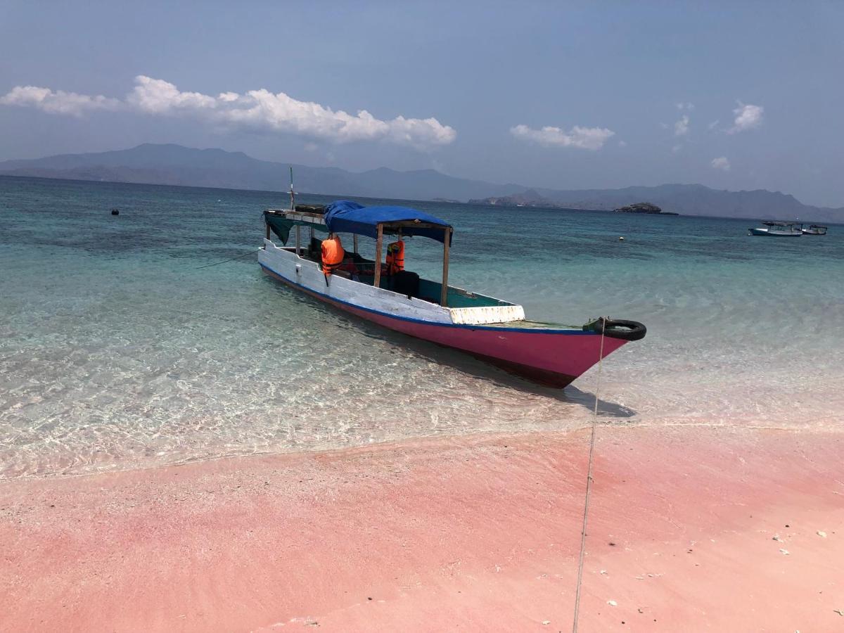 Dua Putri Komodo Homestay Ngoại thất bức ảnh