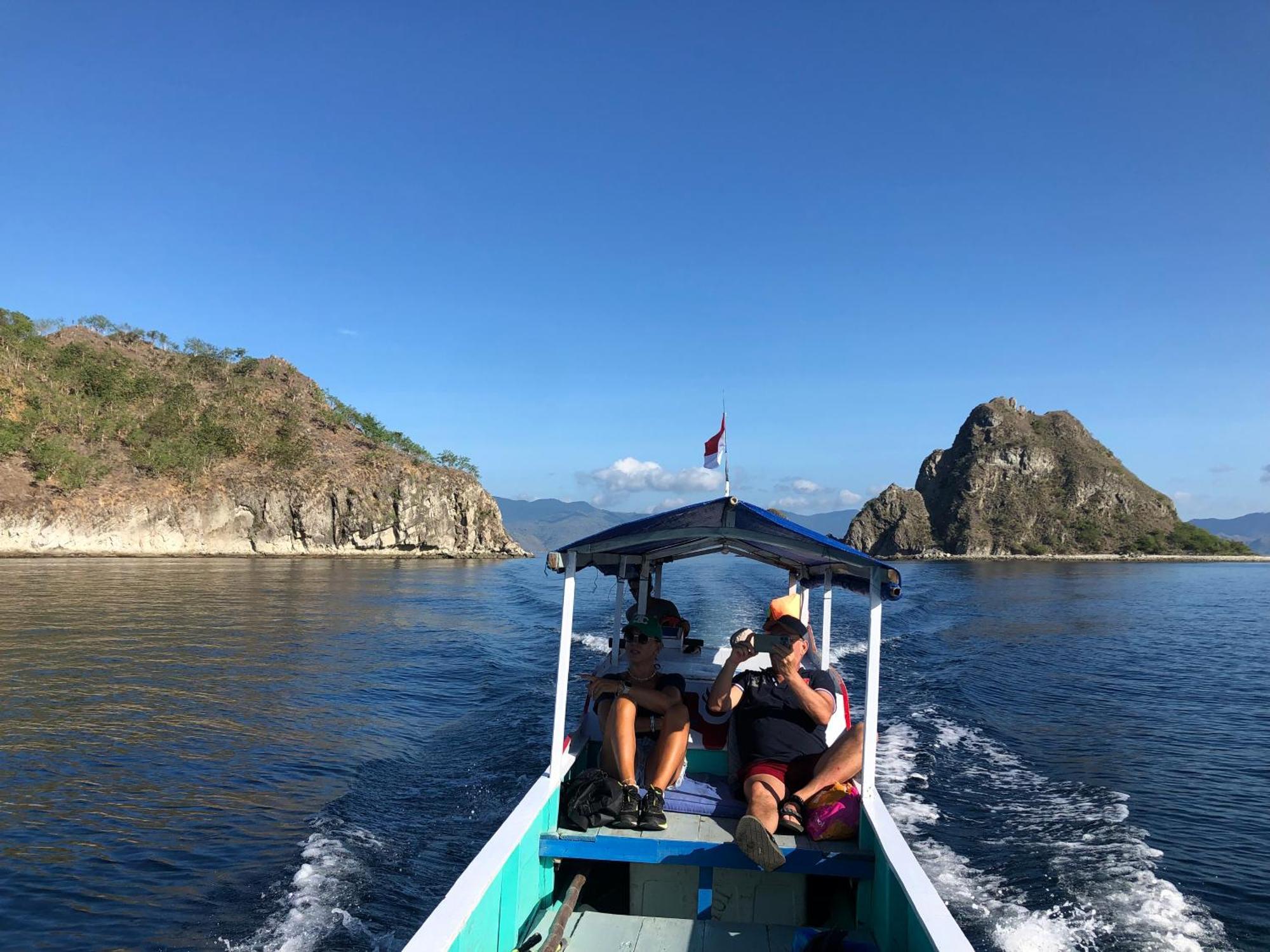 Dua Putri Komodo Homestay Ngoại thất bức ảnh