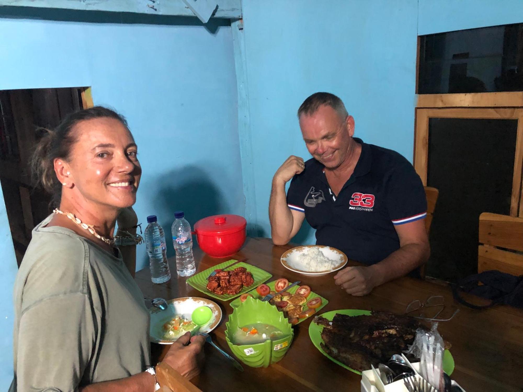 Dua Putri Komodo Homestay Ngoại thất bức ảnh