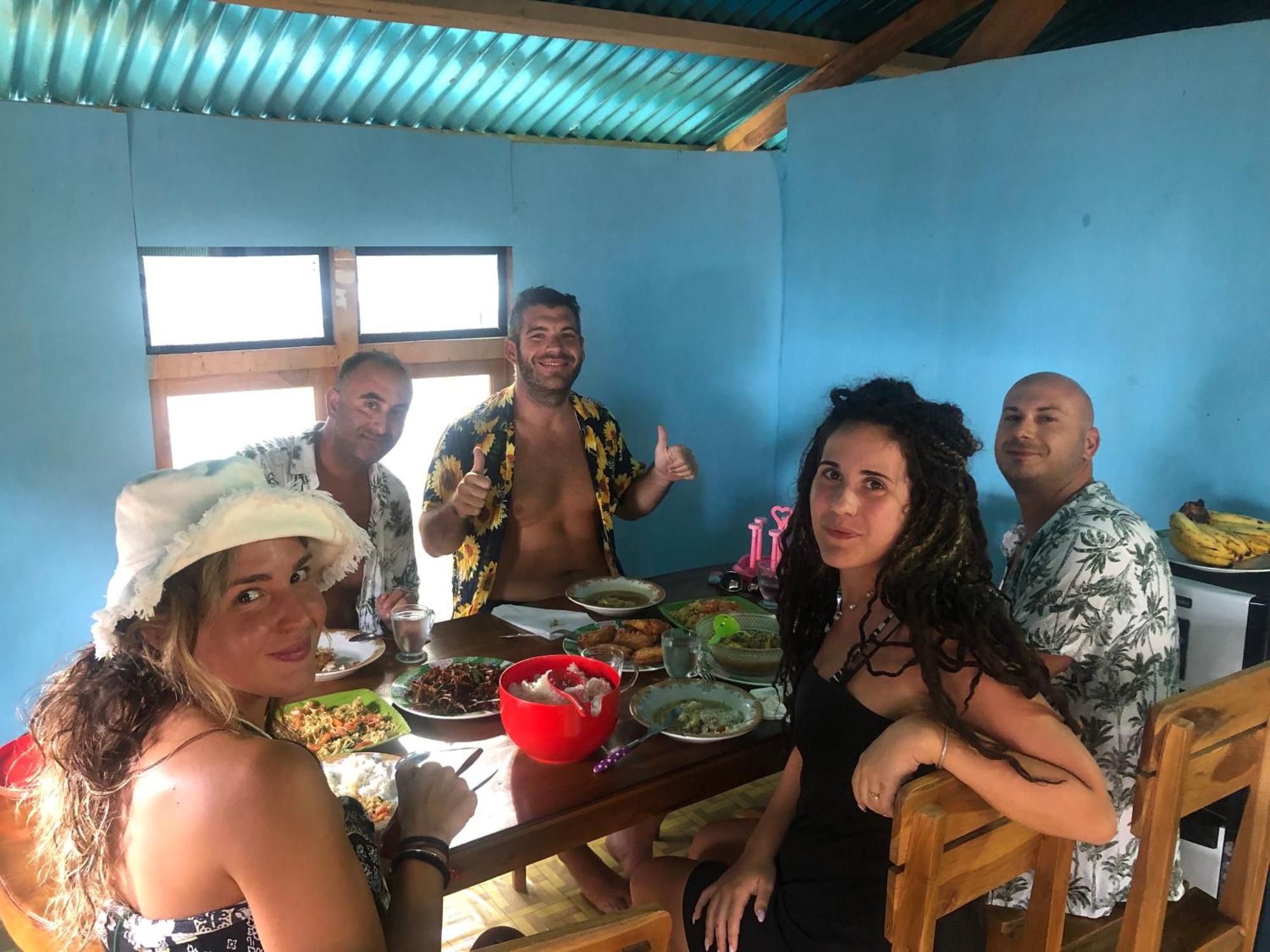 Dua Putri Komodo Homestay Ngoại thất bức ảnh