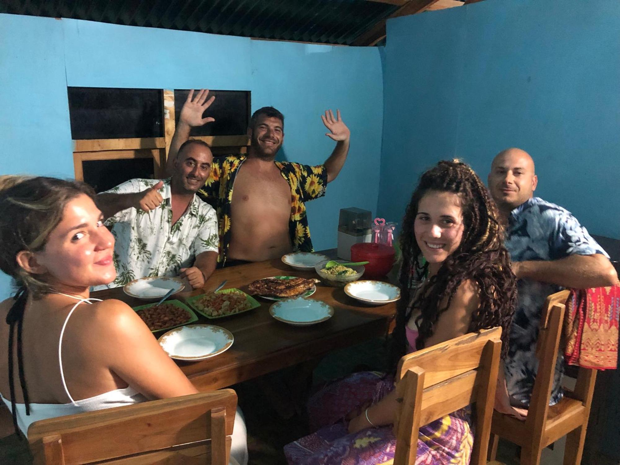 Dua Putri Komodo Homestay Ngoại thất bức ảnh