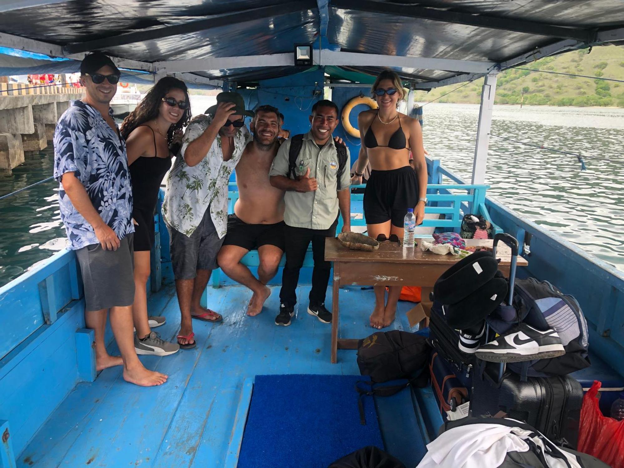 Dua Putri Komodo Homestay Ngoại thất bức ảnh