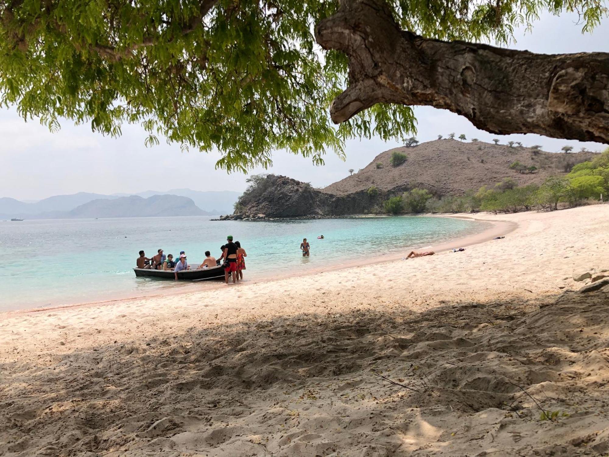 Dua Putri Komodo Homestay Ngoại thất bức ảnh
