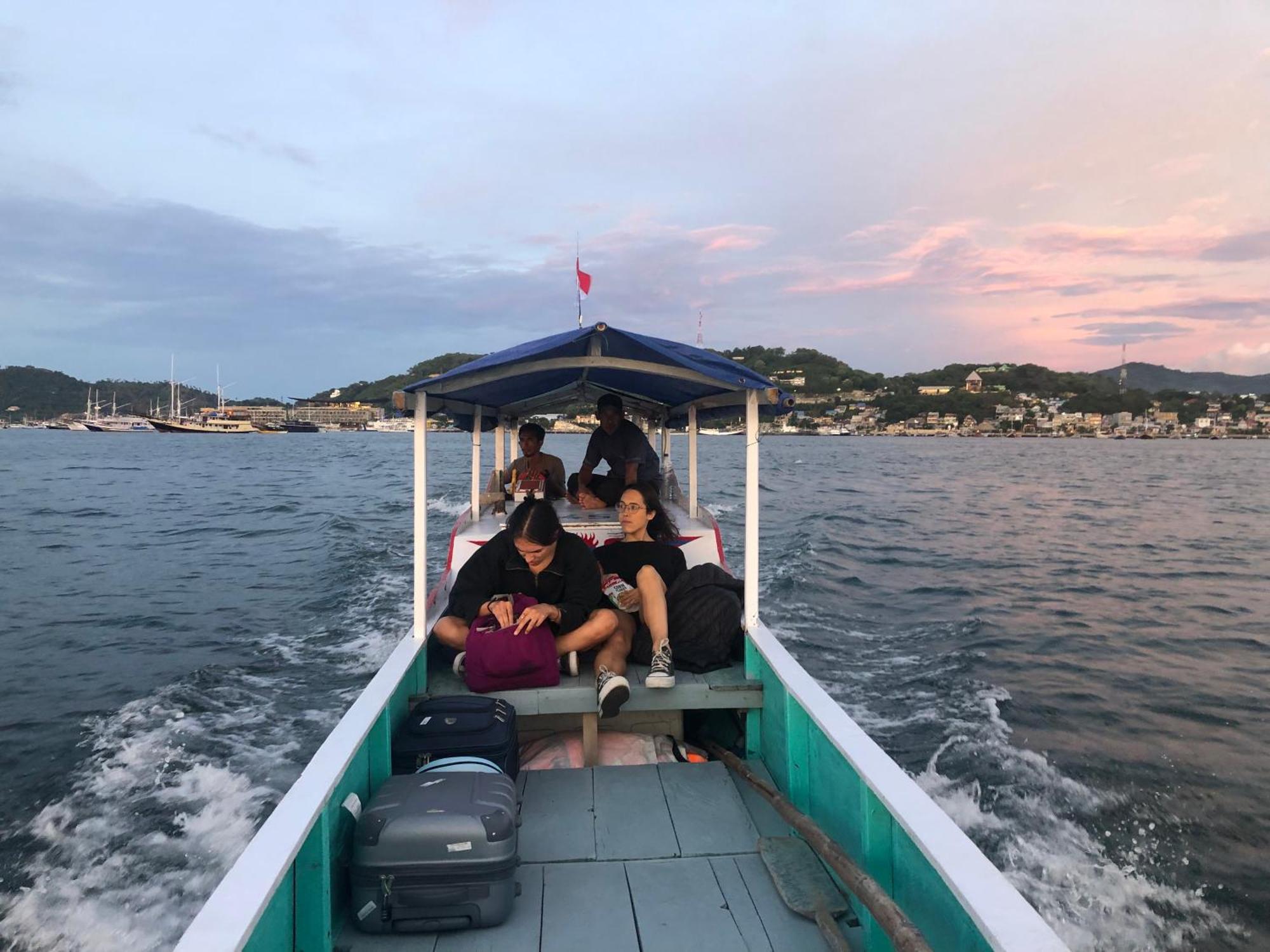Dua Putri Komodo Homestay Ngoại thất bức ảnh