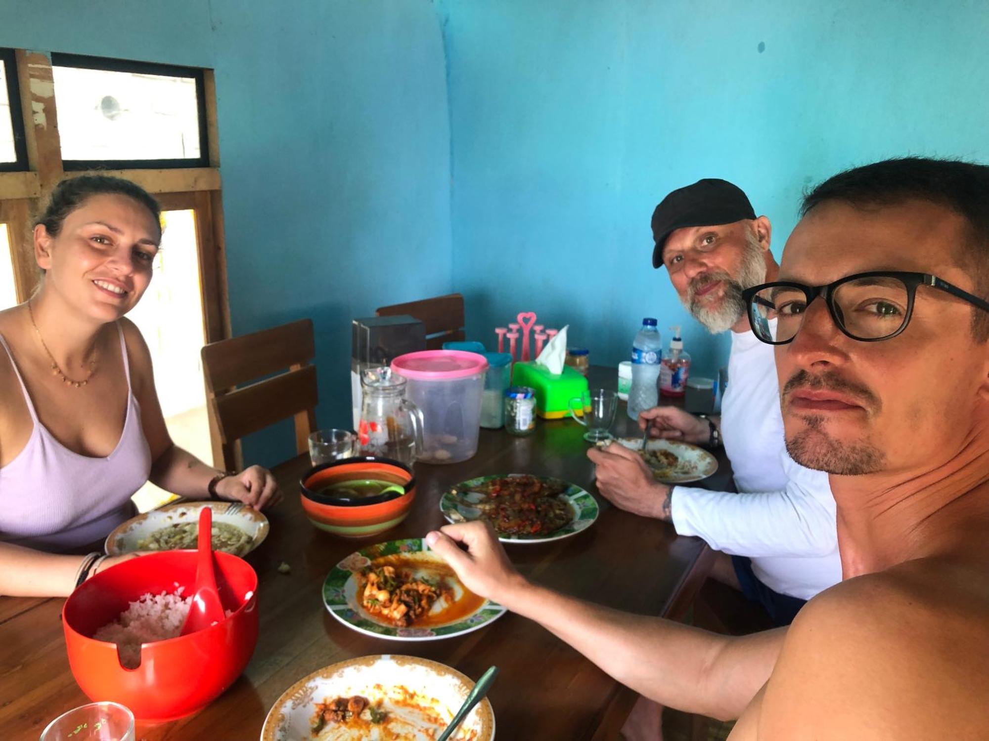 Dua Putri Komodo Homestay Ngoại thất bức ảnh