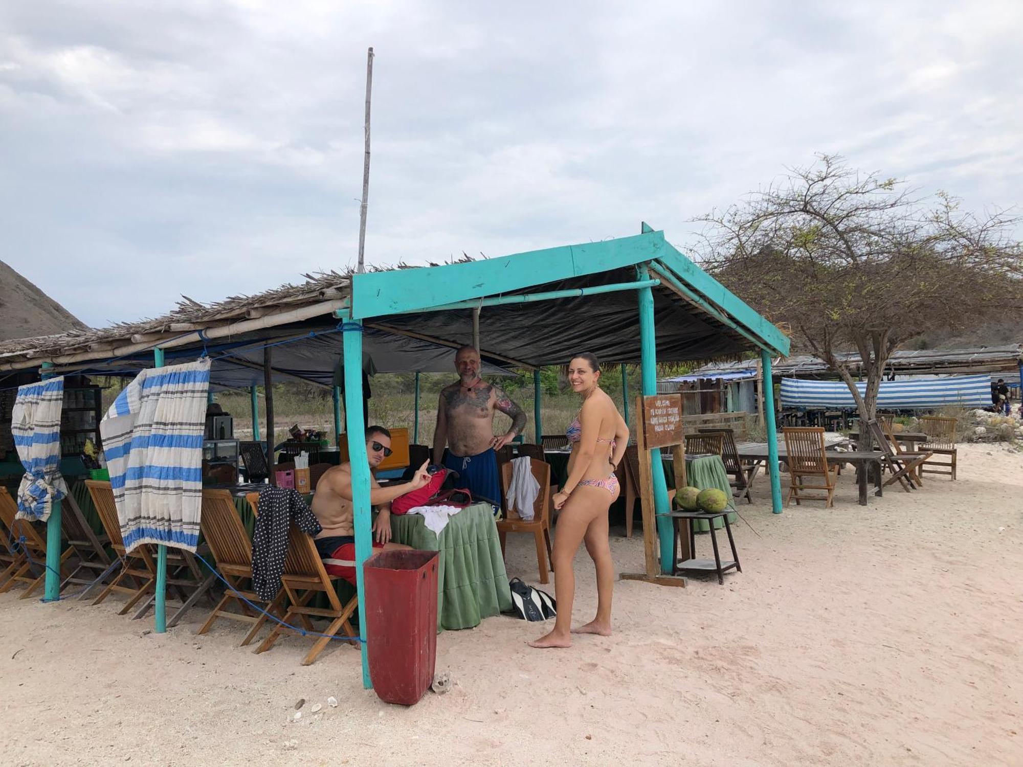 Dua Putri Komodo Homestay Ngoại thất bức ảnh