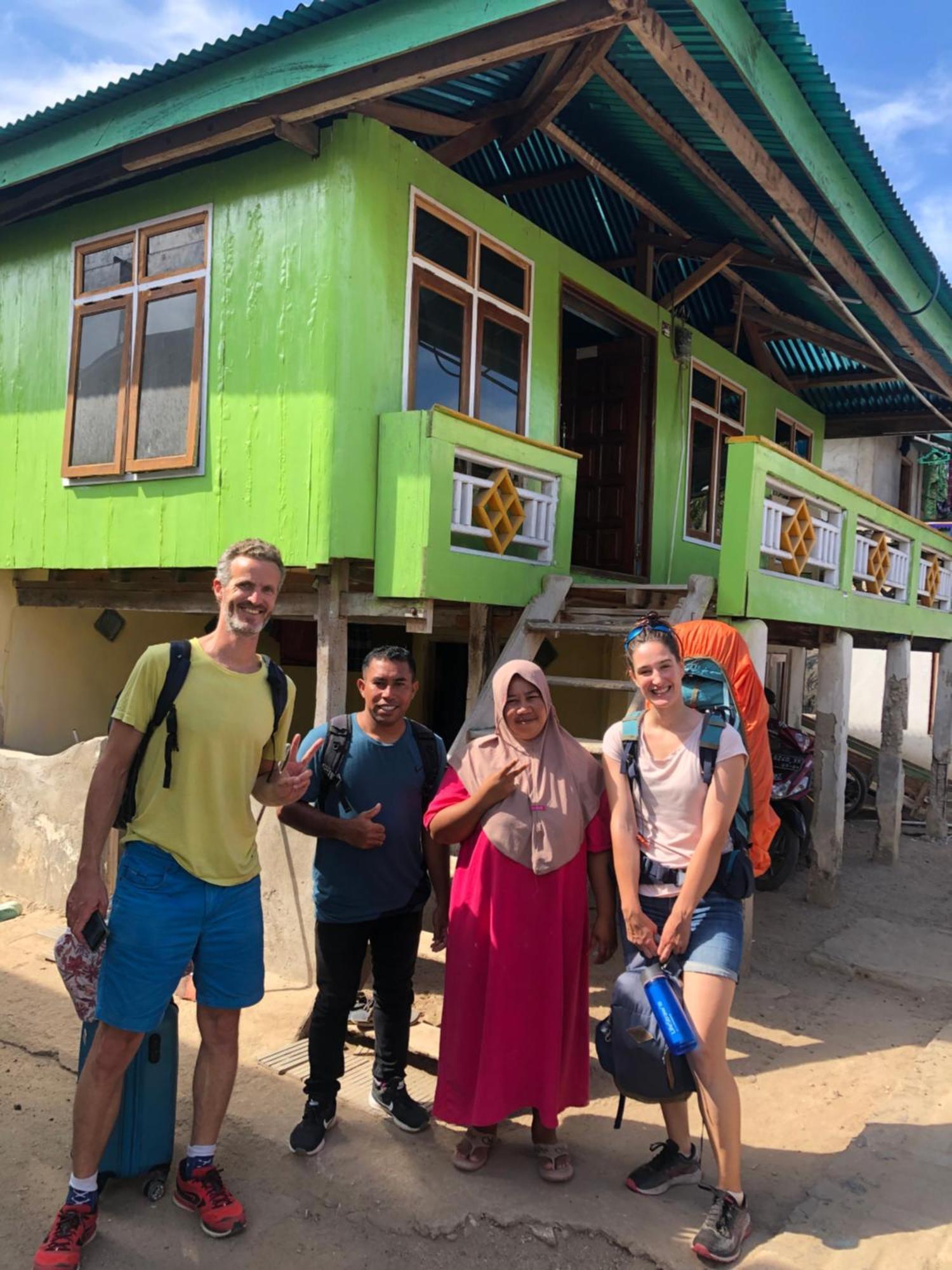 Dua Putri Komodo Homestay Ngoại thất bức ảnh