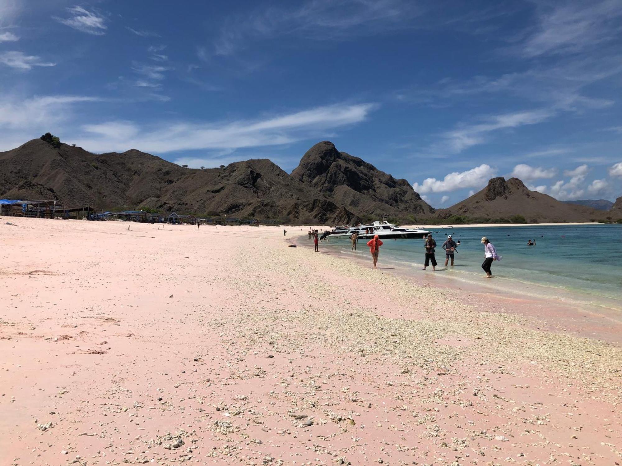 Dua Putri Komodo Homestay Ngoại thất bức ảnh