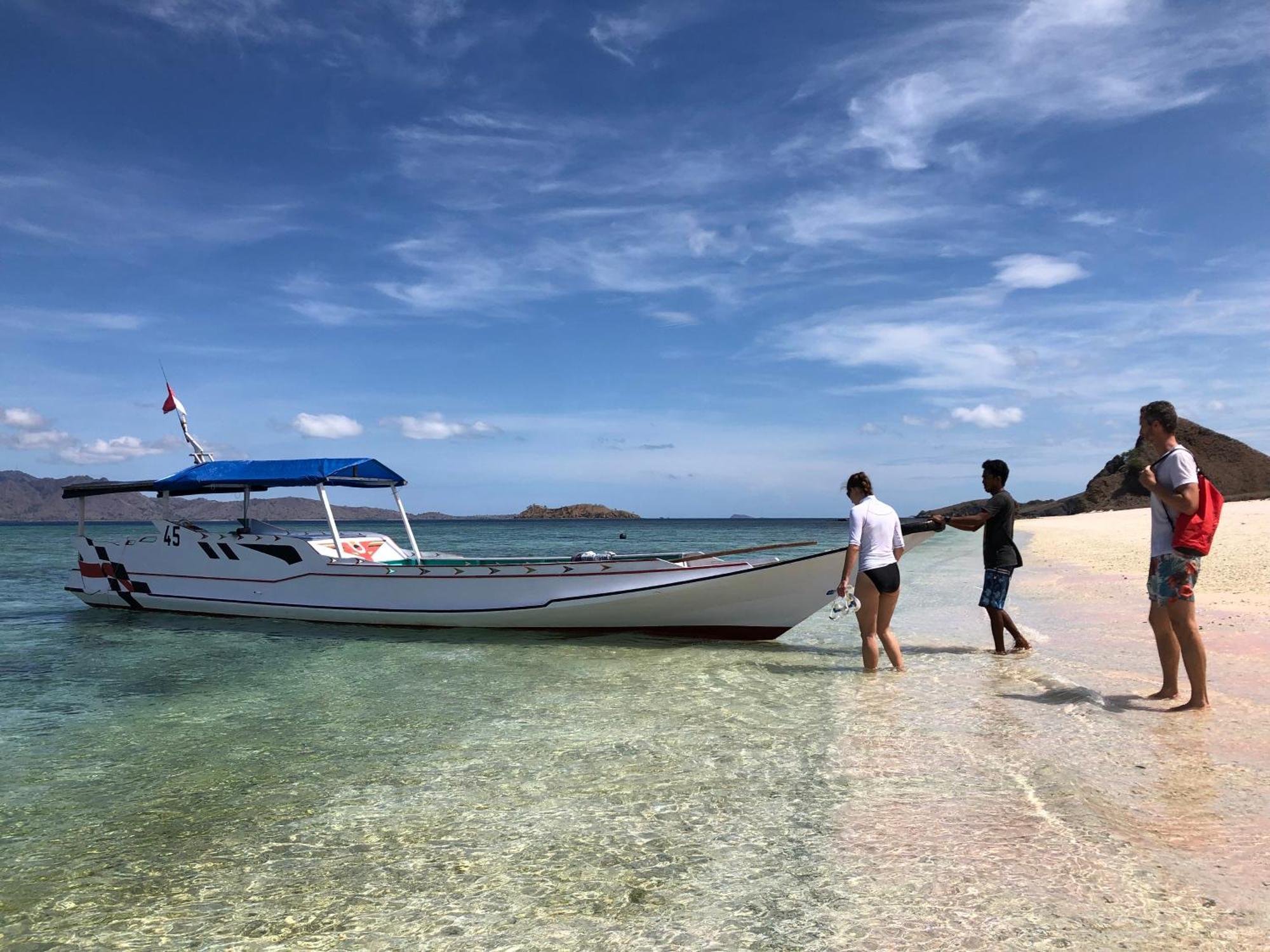 Dua Putri Komodo Homestay Ngoại thất bức ảnh