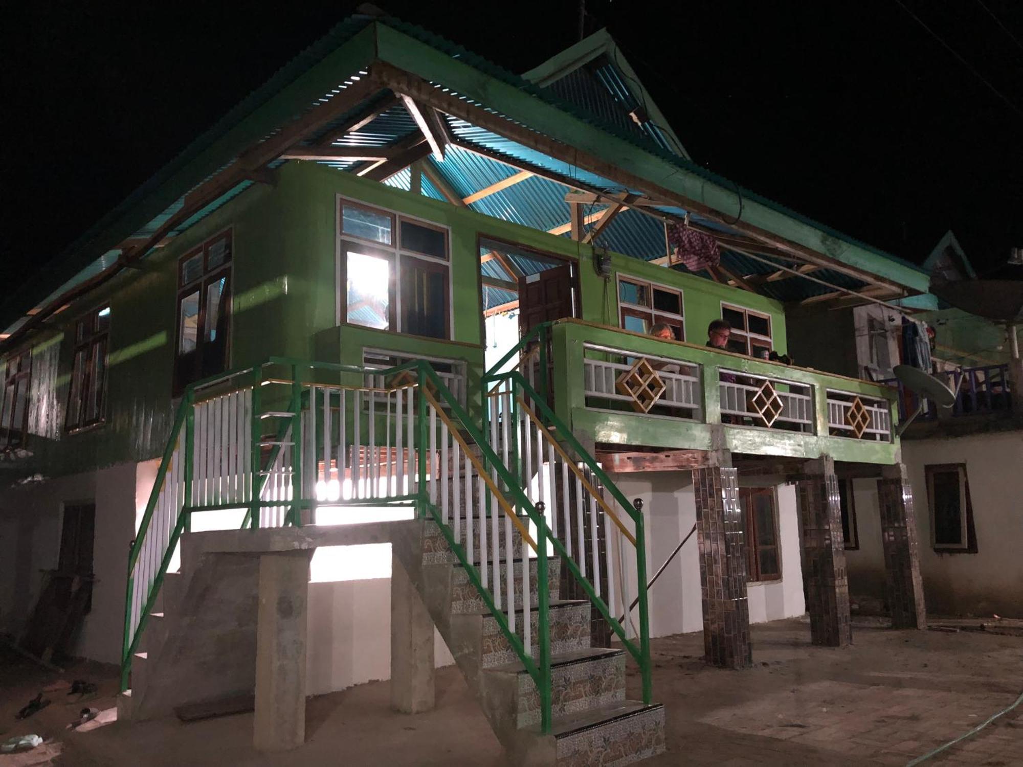 Dua Putri Komodo Homestay Ngoại thất bức ảnh