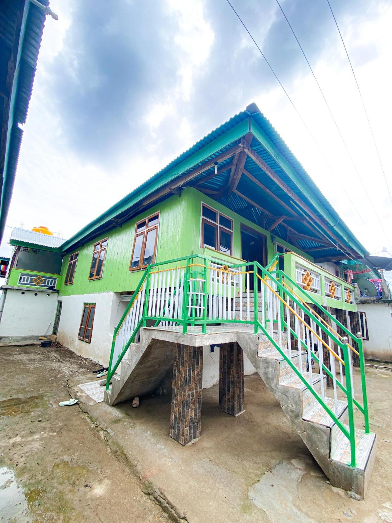 Dua Putri Komodo Homestay Ngoại thất bức ảnh